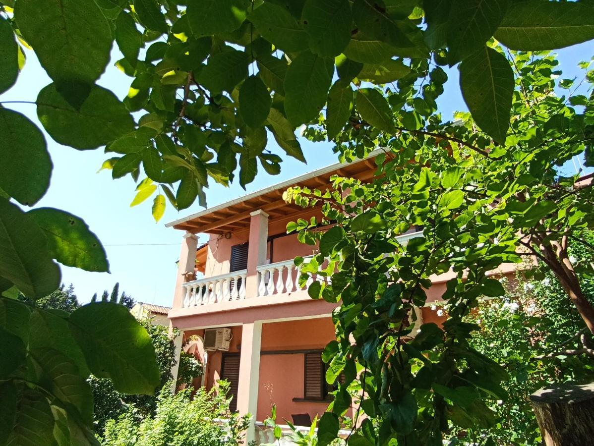 Iren Holiday Apartment Ipsos Bagian luar foto