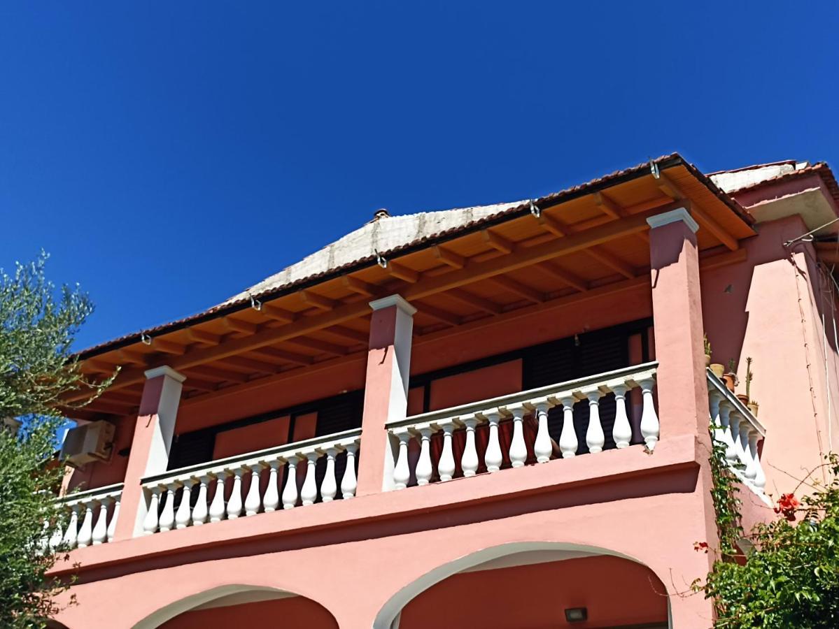 Iren Holiday Apartment Ipsos Bagian luar foto